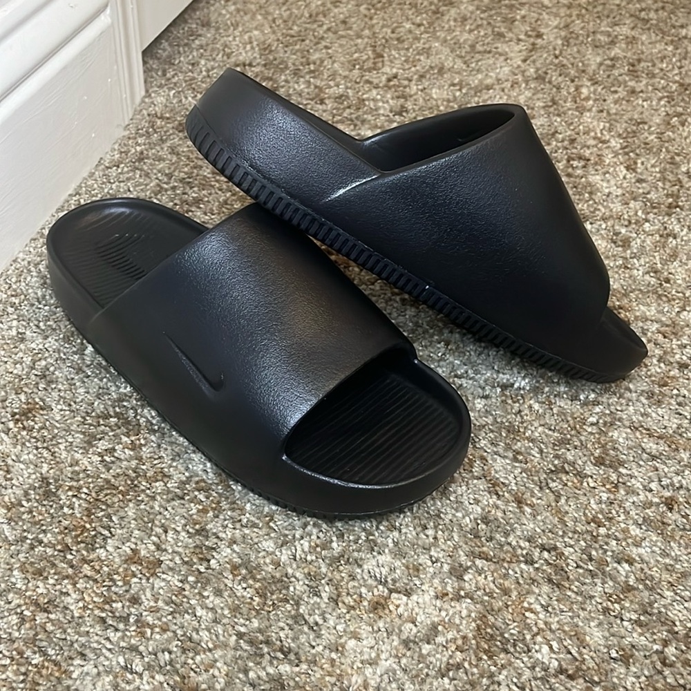 Women’s Nike calm slide